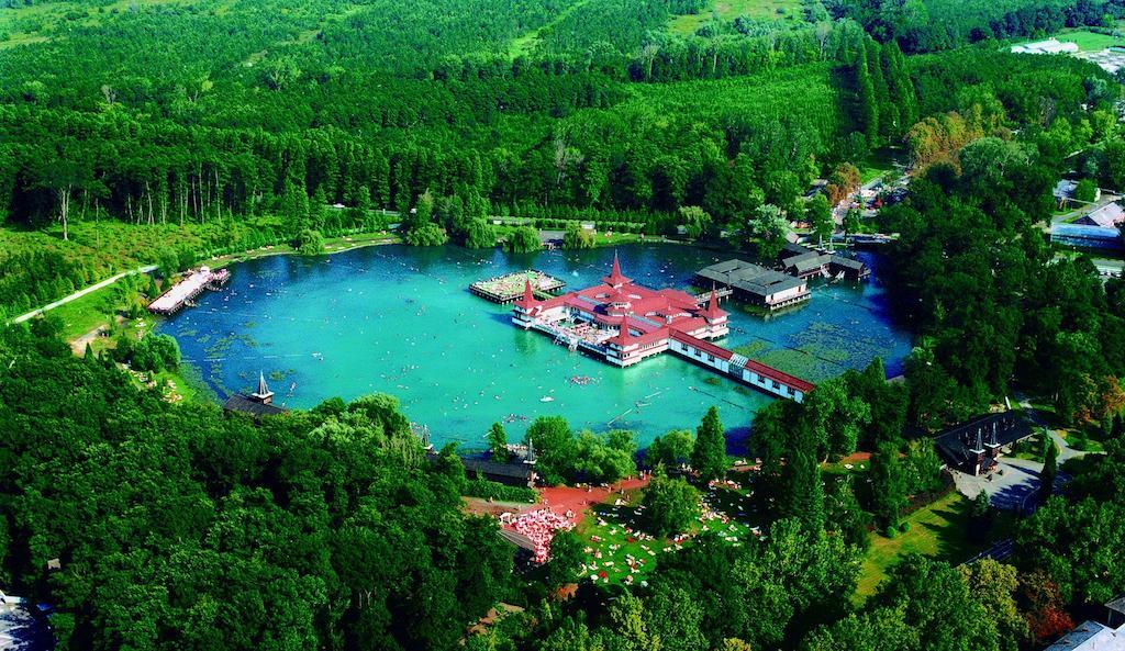 Palos Resort Zalacsany Exterior photo